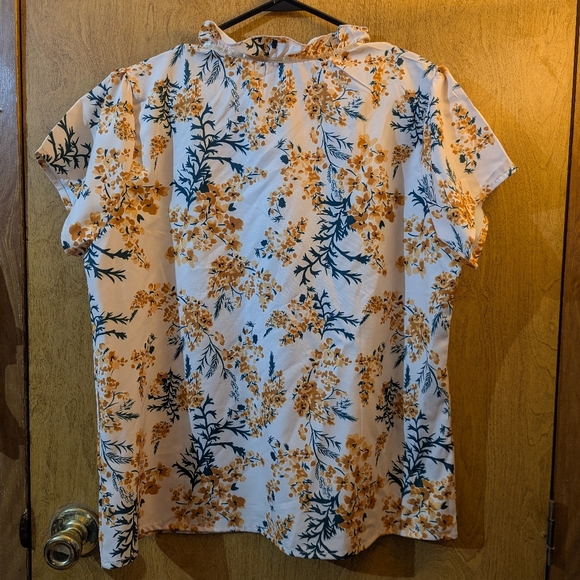 Shein Beige Floral Top - Picture 2 of 3